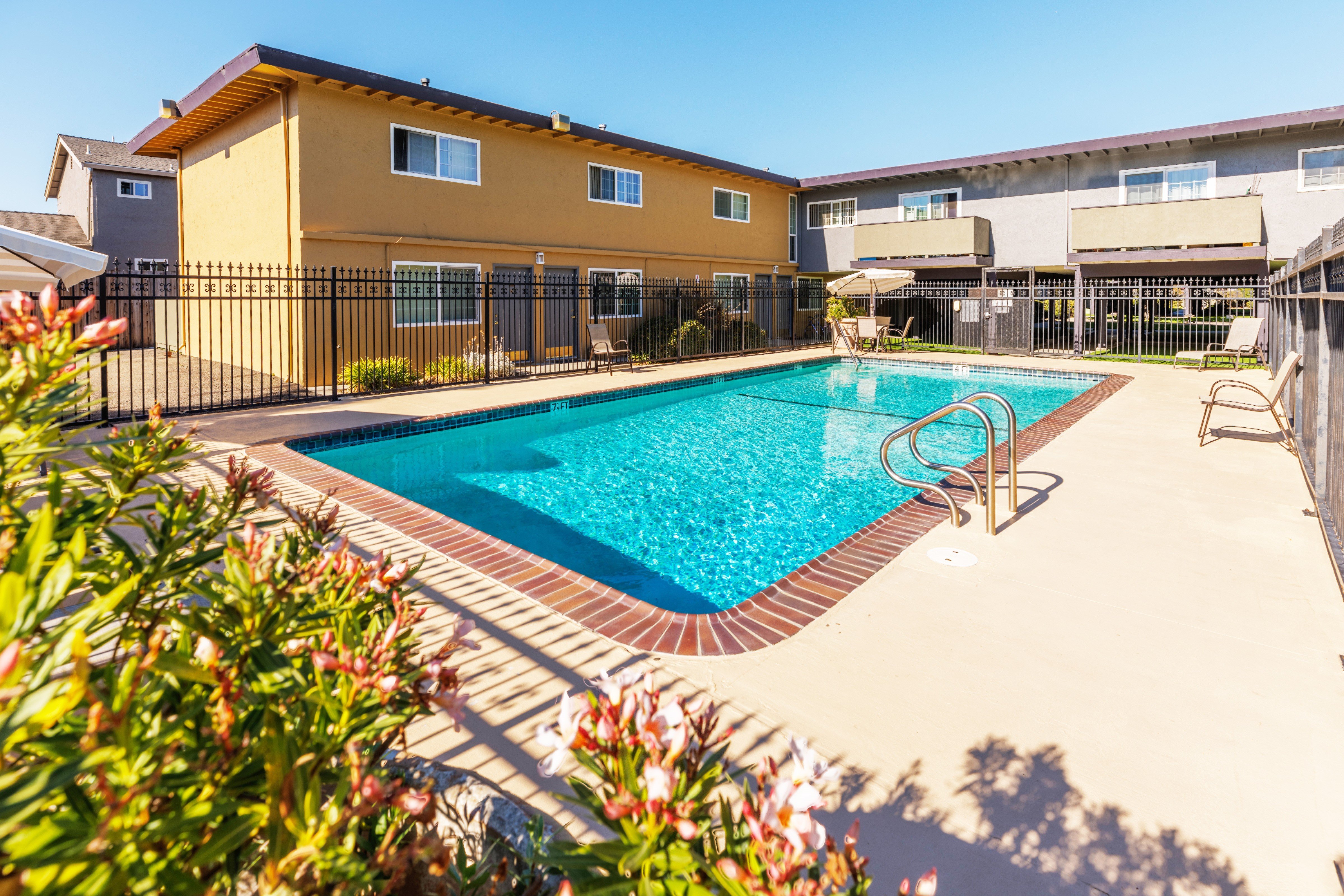 Marina Breeze Apartments photo 4